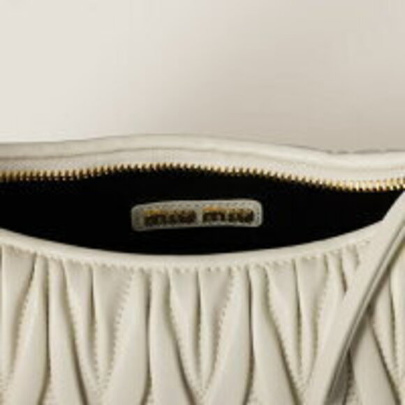 Miu Miu Wonder Matelassé Leather Hobo Bag White - Picture 4 of 5